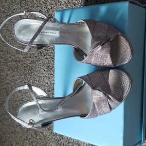 Size 8.5 gold Caparros heals